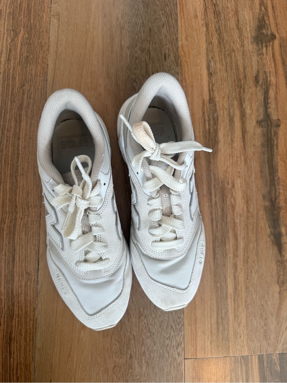 New Balance Unisex 990v6 Casual Sneaker in White
